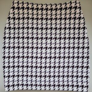 White House Black Market Boot Skirt Size 00 Plaid Cream Burgundy